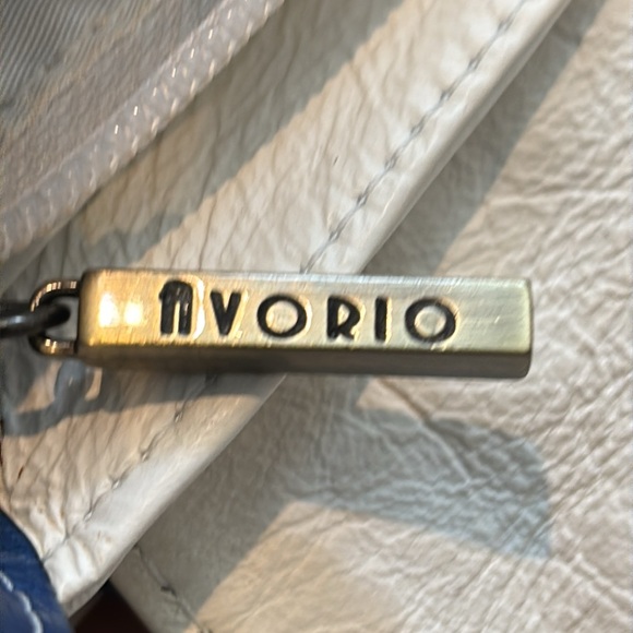 Avorio genuine leather crossbody bag in white with blue trim. - Picture 6 of 10